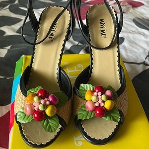 Fun fruity sandals size 7